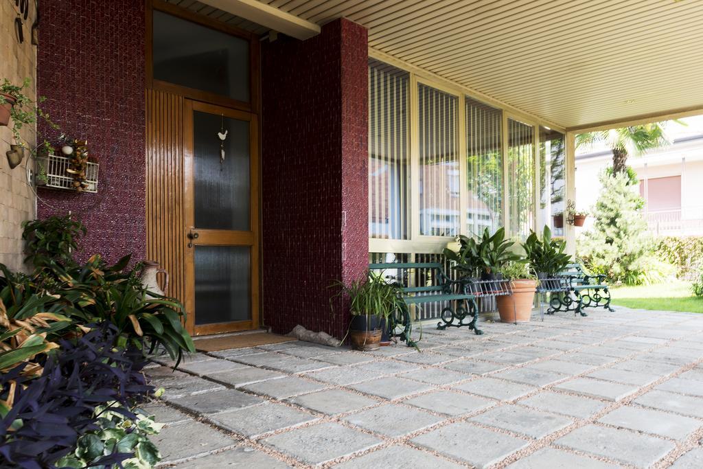 Rooms Villa Bergamo Airport Scanzorosciate Exterior foto